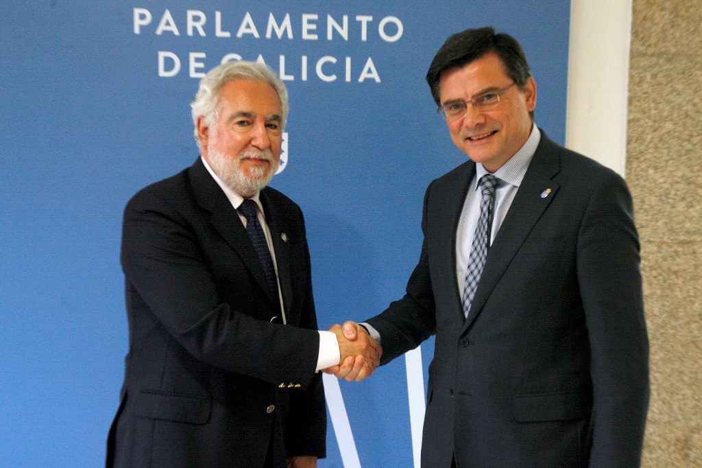 Foto da noticia:O presidente do Parlamento de Galicia mantén unha reunión de traballo co presidente da COPREPA 